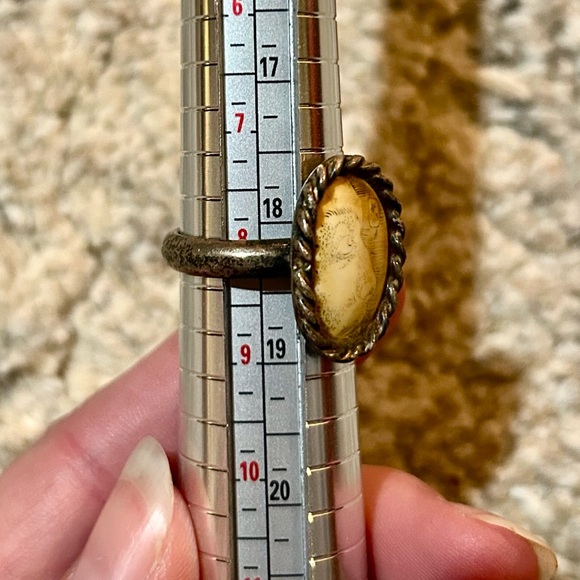 Vintage Sterling and Ivory hand-etched Ring Sz 8 - Picture 3 of 5